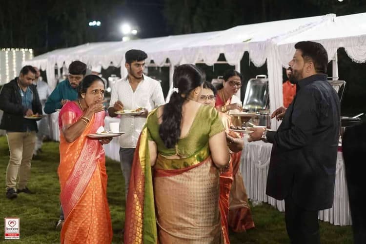 HIYAR MAJHE KOLKATA image 3