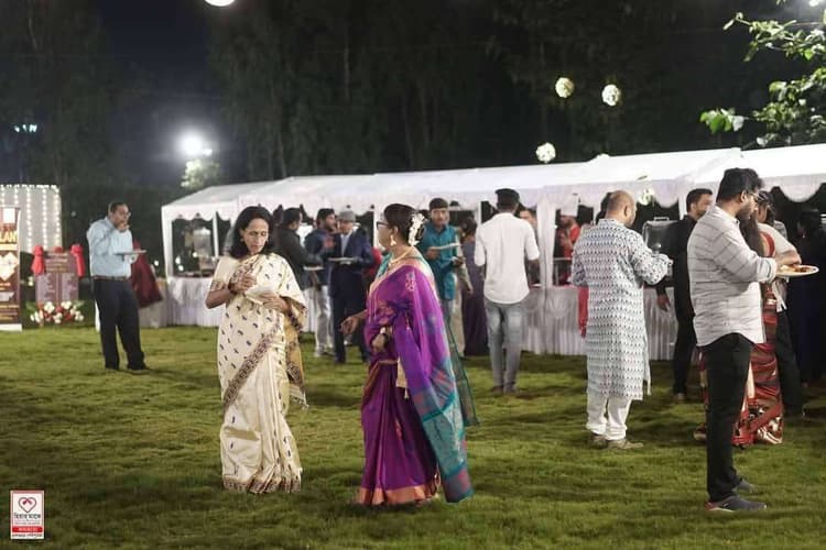 HIYAR MAJHE KOLKATA image 4