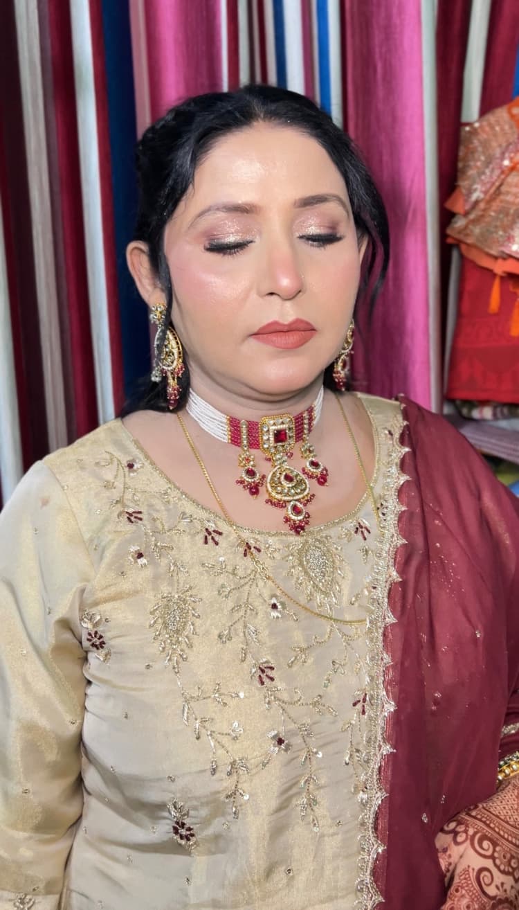 ShahinaParween image 4