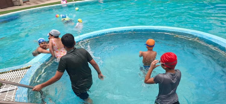 Barsana Club image 9