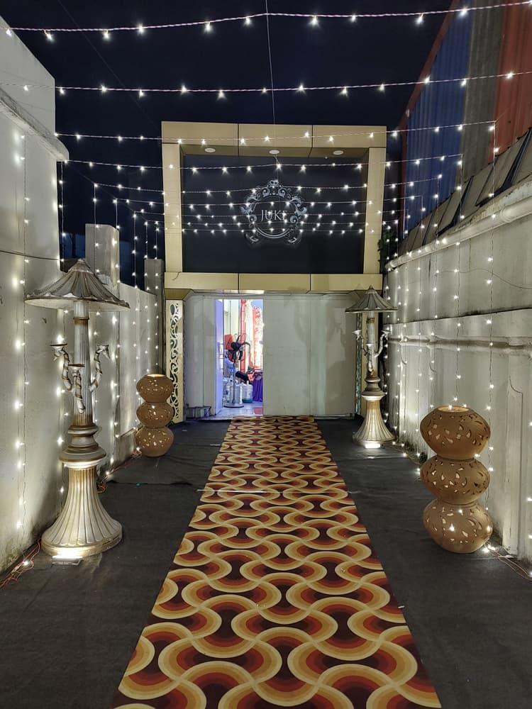 JUKE BANQUET image 11