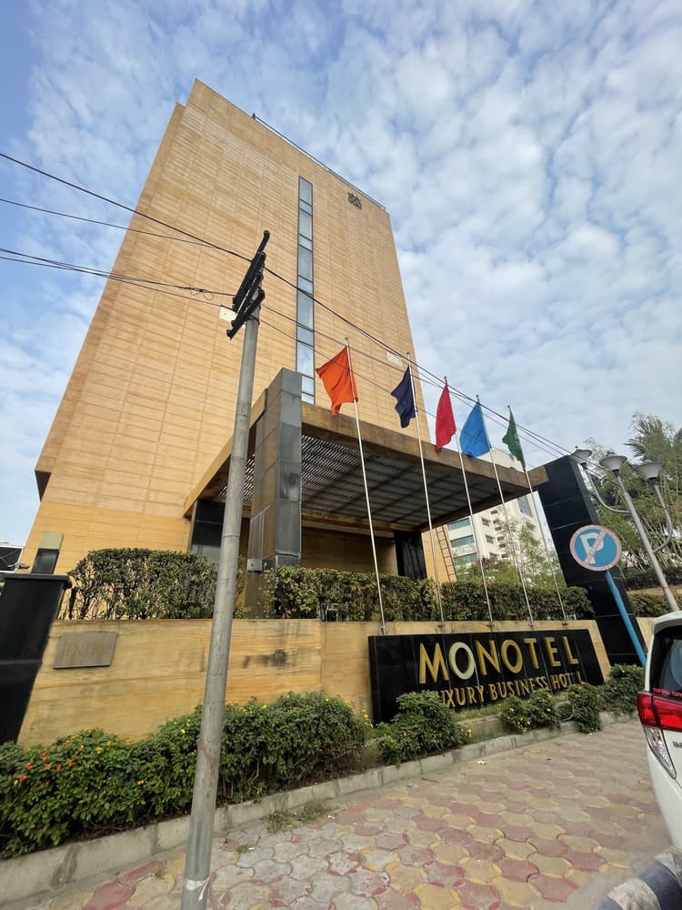MONOTEL image 2