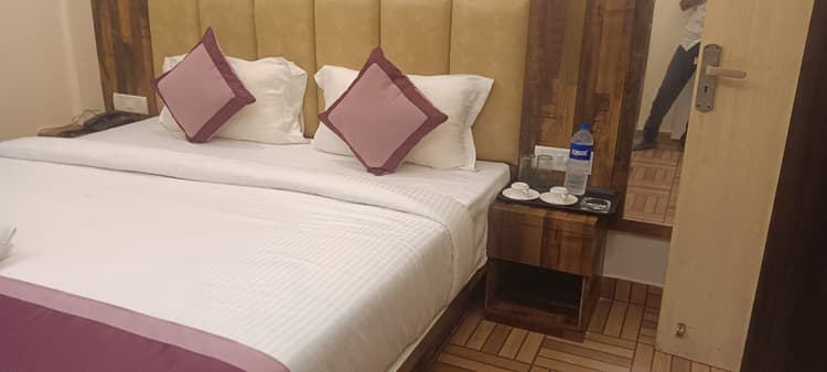 The Elegance image 11