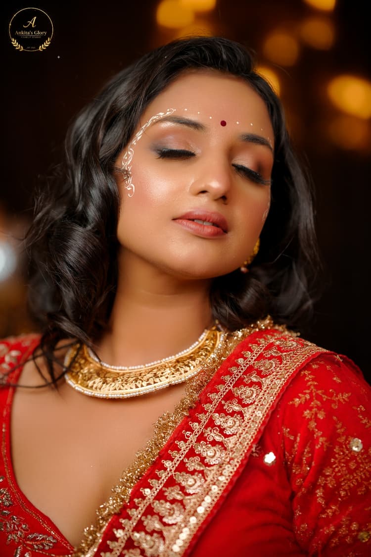 Makeup artist image 3