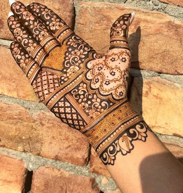 Mariam shagun Mehndi image 8