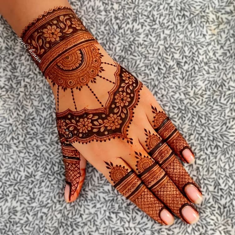 AKASH Mehandi arts image 62