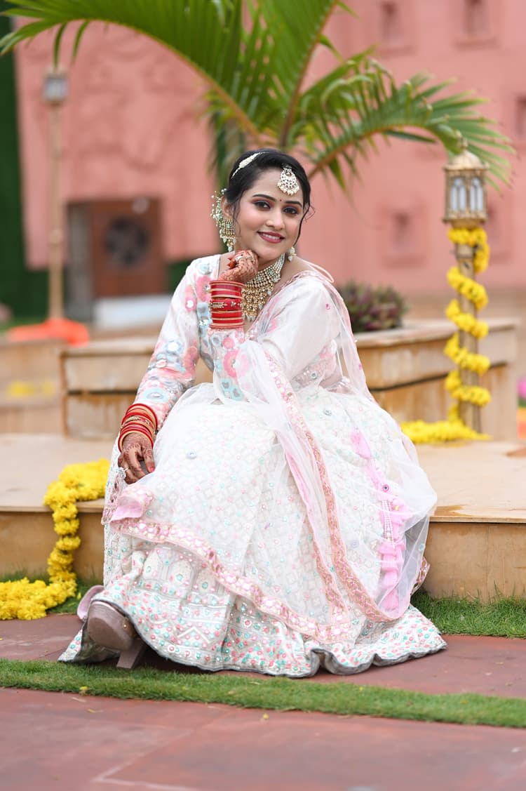 Aaru Makeup Artist image 1