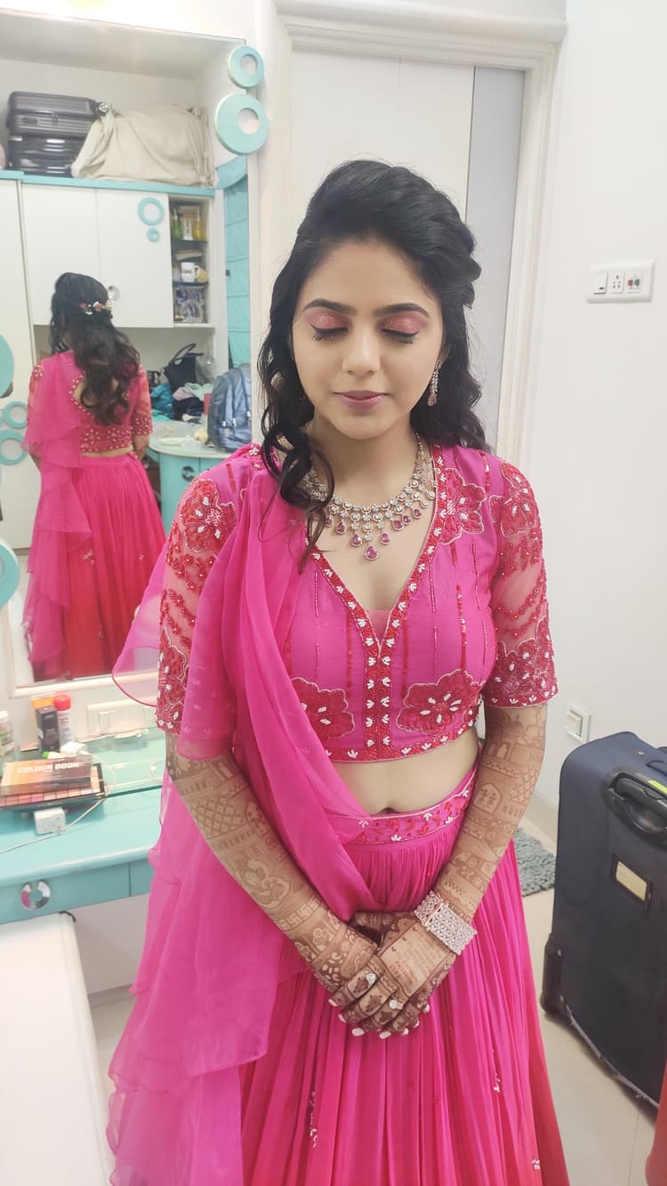 Aaru Makeup Artist image 12