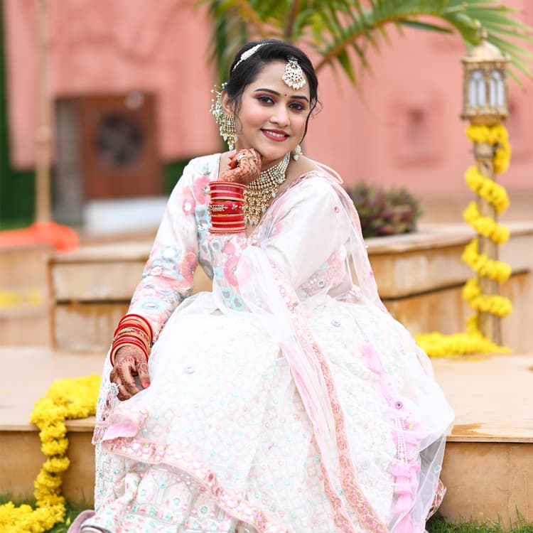Aaru Makeup Artist image 14