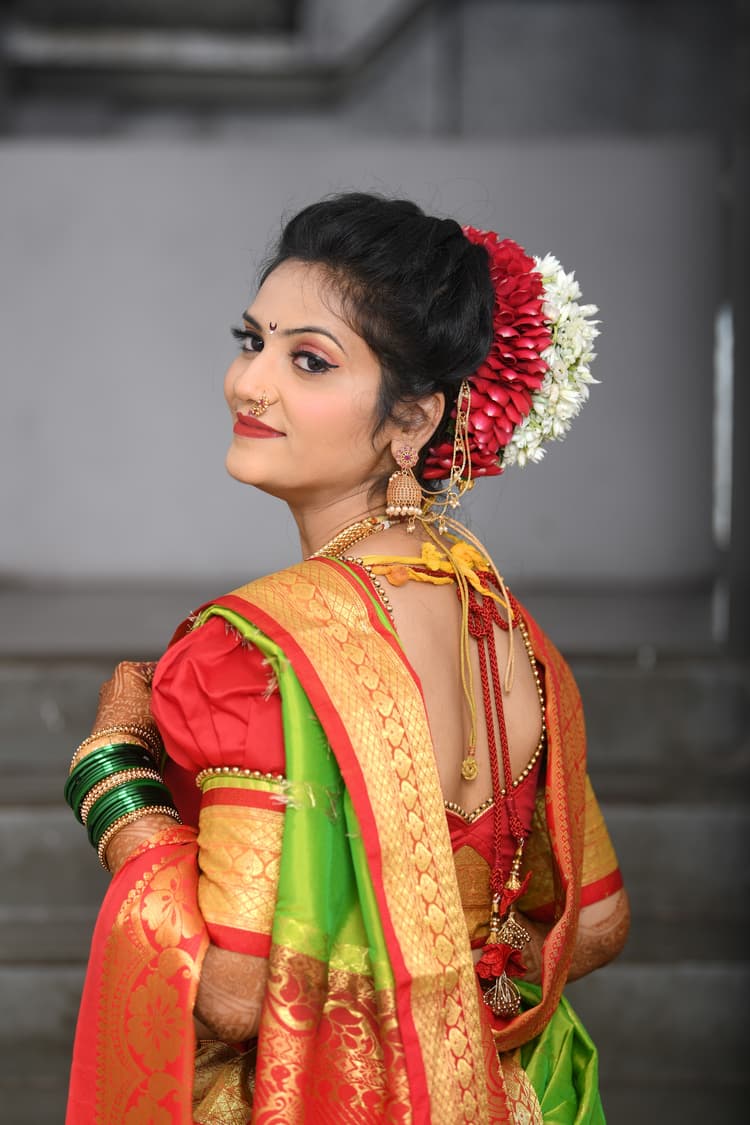 Aaru Makeup Artist image 3