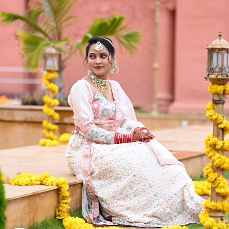 Aaru Makeup Artist image 4