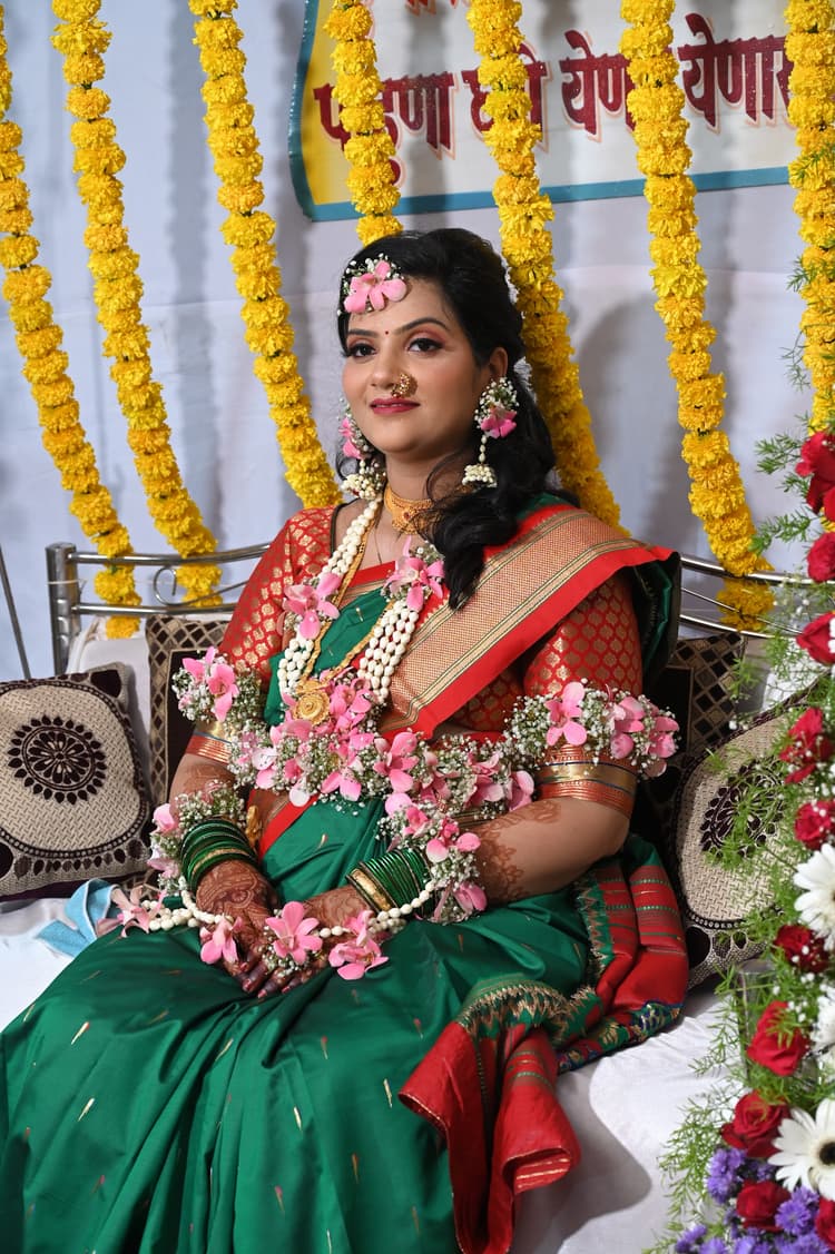 Aaru Makeup Artist image 8