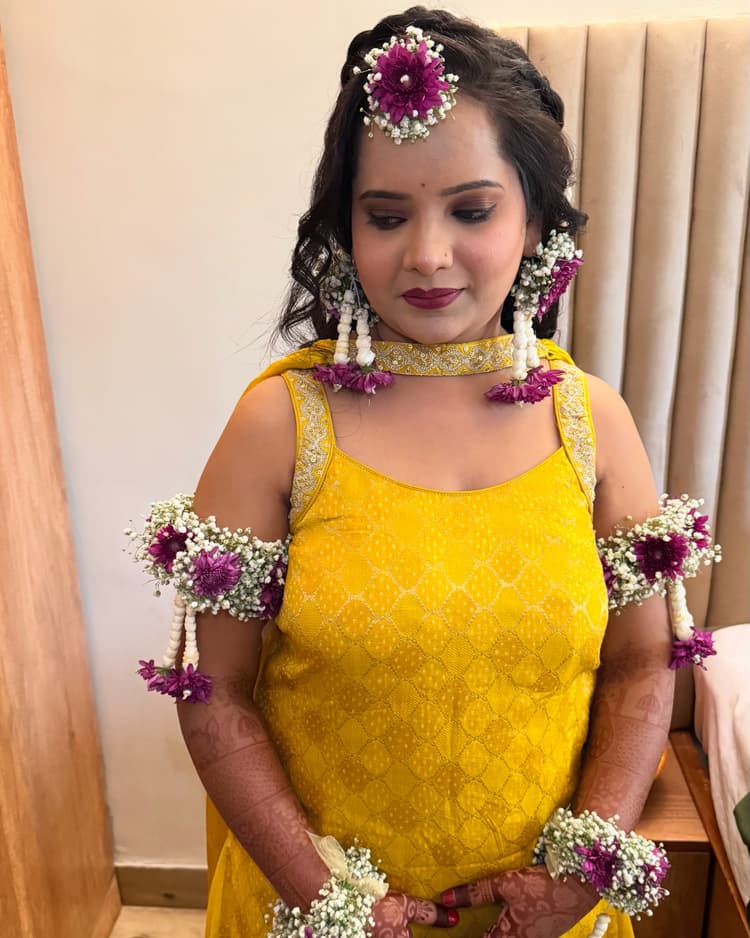 Aaru Makeup Artist image 9