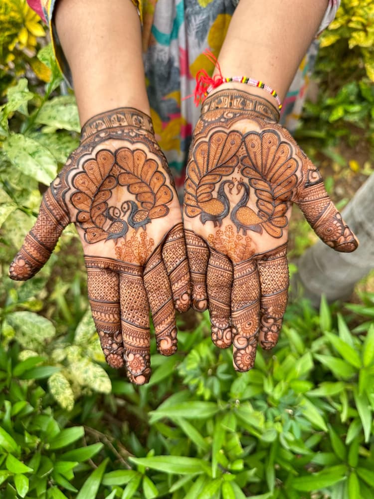Arun Mehndi Art & Classes / Best Mehandi Artist in Mumbai image 9