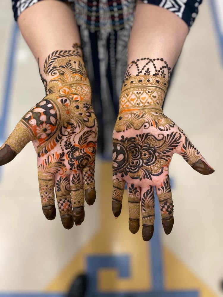 Arun Mehndi Art & Classes / Best Mehandi Artist in Mumbai image 10