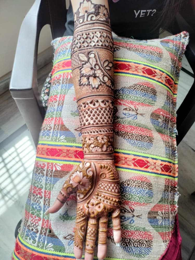 Arun Mehndi Art & Classes / Best Mehandi Artist in Mumbai image 8