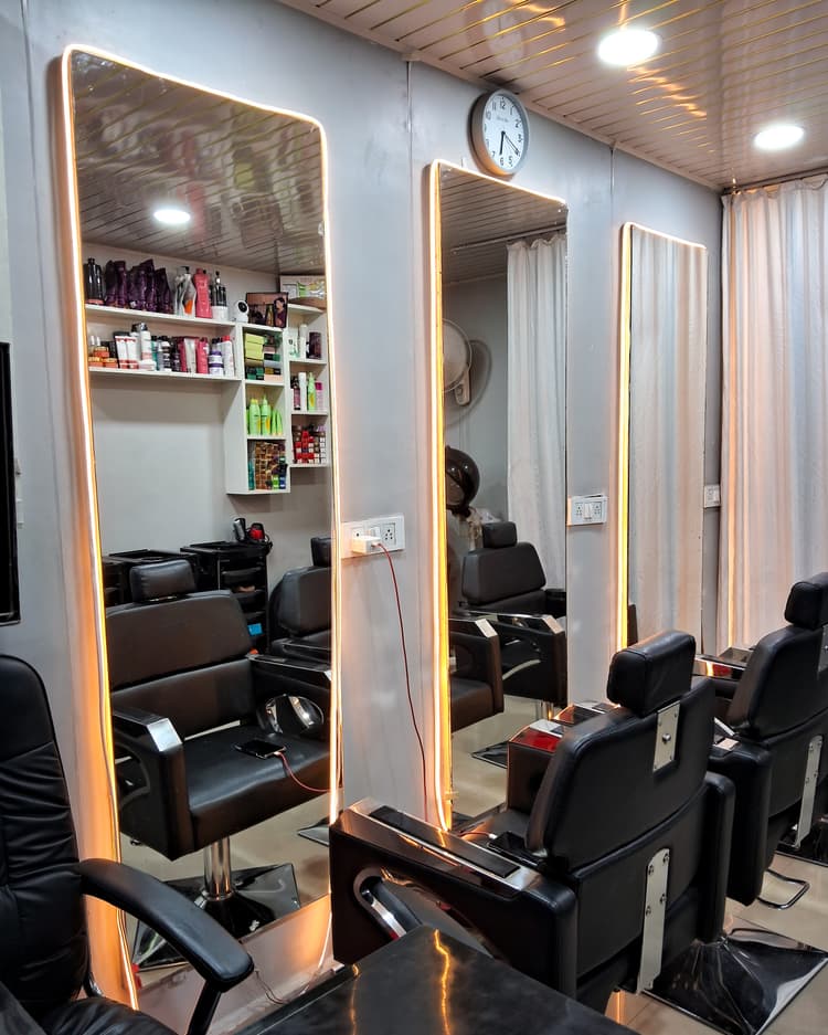 Ash Family Beauty Salon image 12