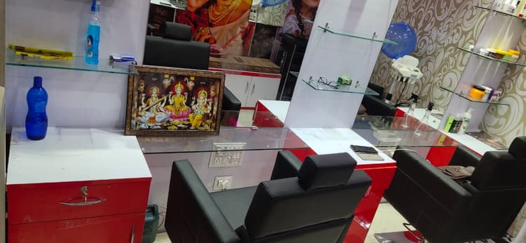 Ashmita's Makeover Salon & Academy image 11