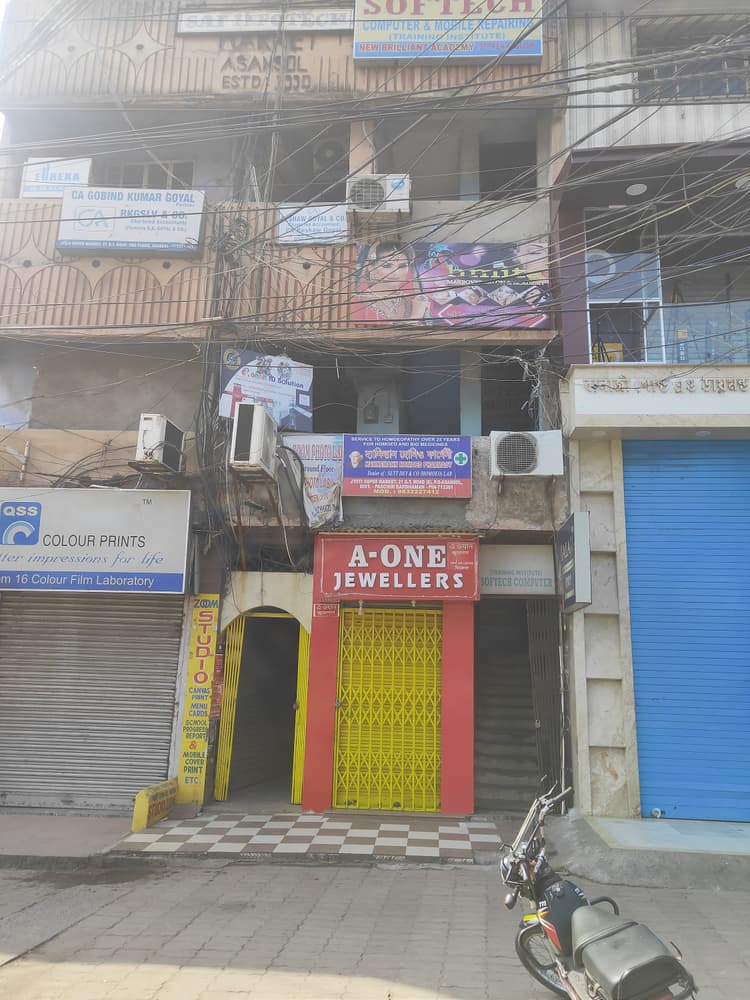 Ashmita's Makeover Salon & Academy image 4