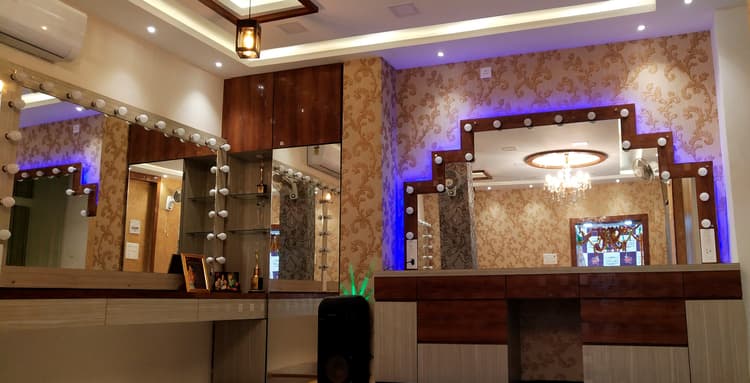 Bandana's Makeup Studio & Academy image 9