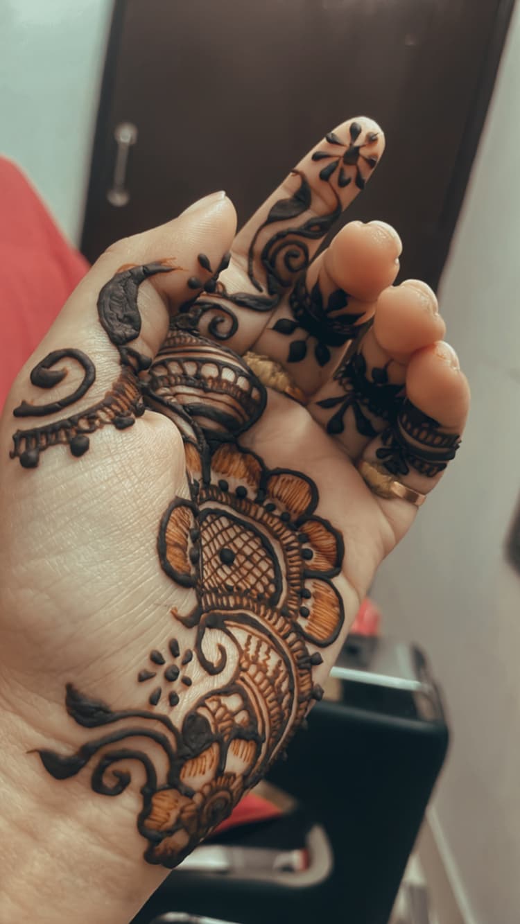 Barnali Mehandi Artist image 6