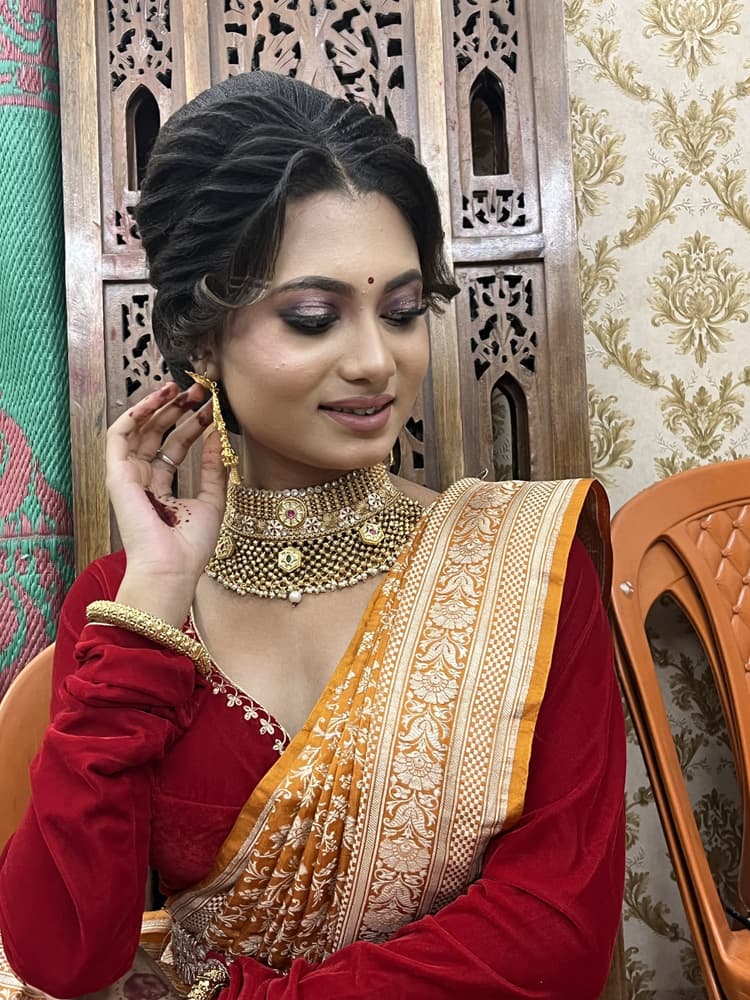 Chandra's Makeup artist image 3