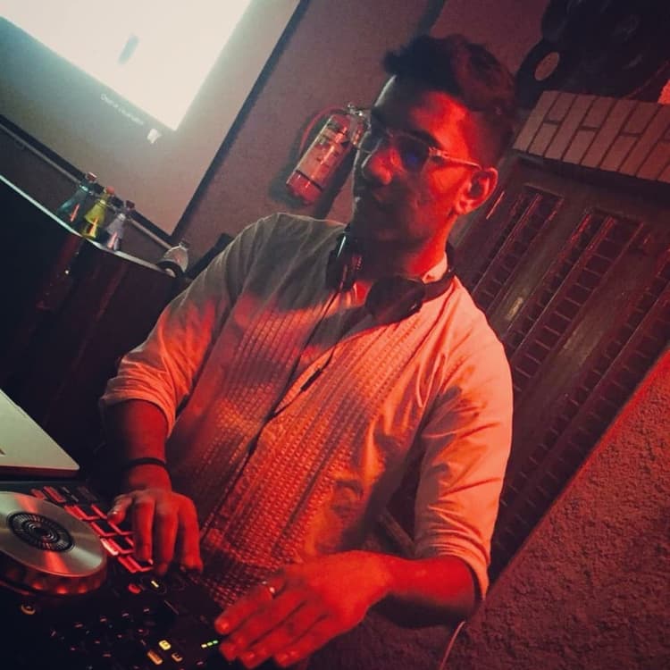 DJ Aakash Burman image 28