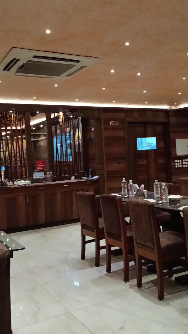 Daruchini Restaurant And Banquet image 5