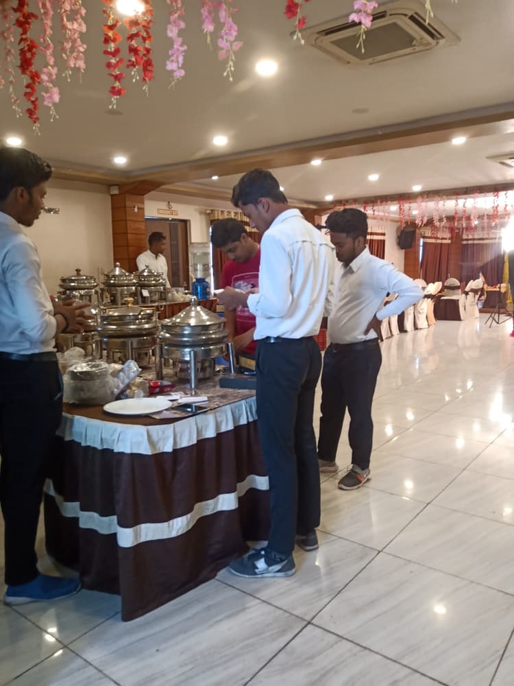 Daruchini Restaurant And Banquet image 7