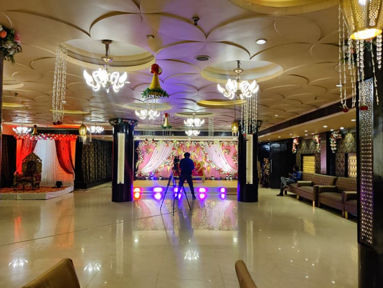 Divinity Pavillion Banquet Hall image 9