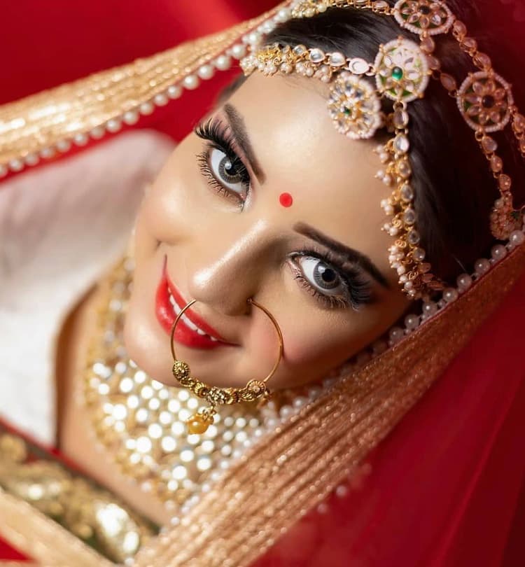 Glam Stories by Srishti | Luxury Makeover Studio & Academy image 9