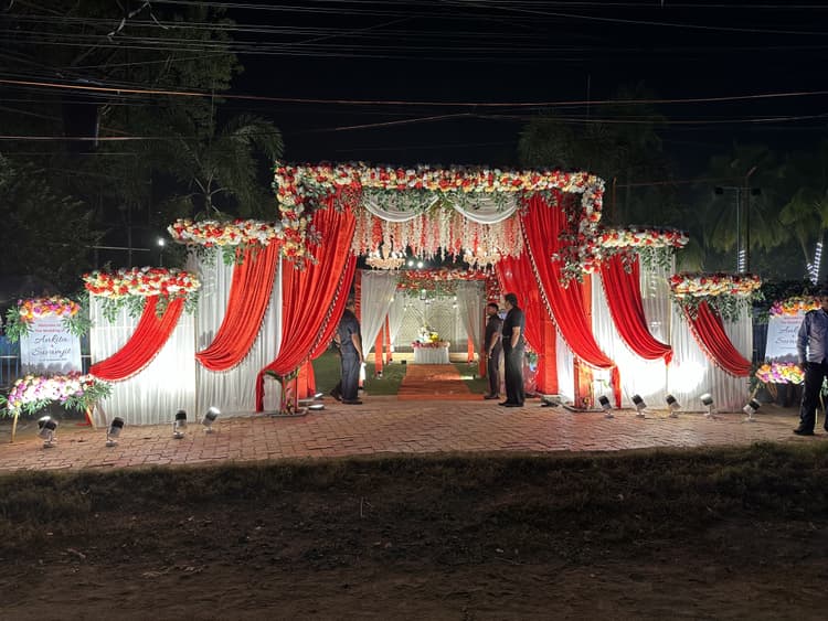 Imperial Banquet , Savitri image 10