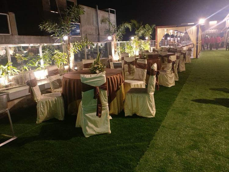 Imperial Banquet , Savitri image 3