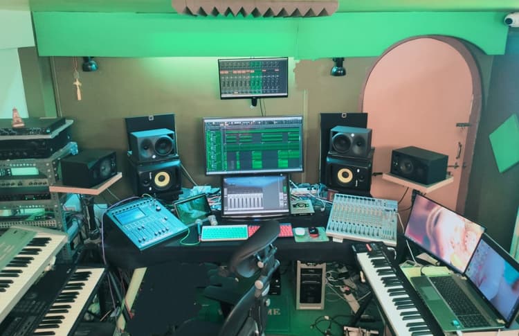 JMR MUSIC STUDIO image 11