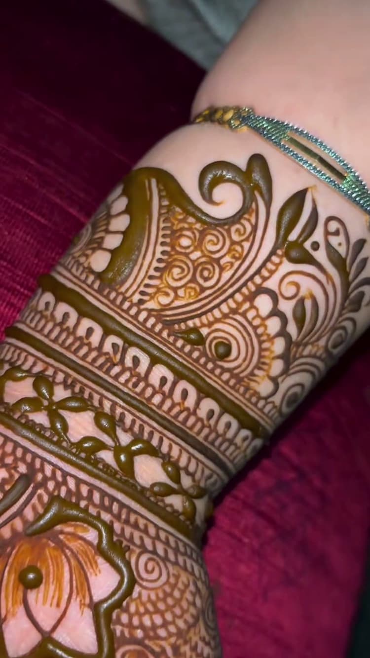 Krishna mehandi Art image 17