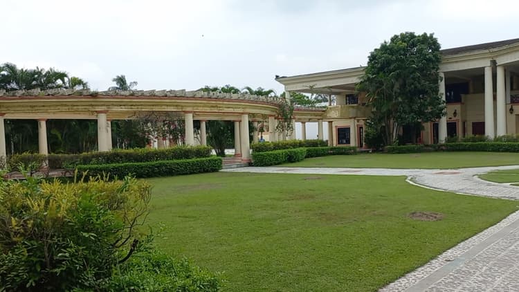 LAKE LAND COUNTRY CLUB image 3