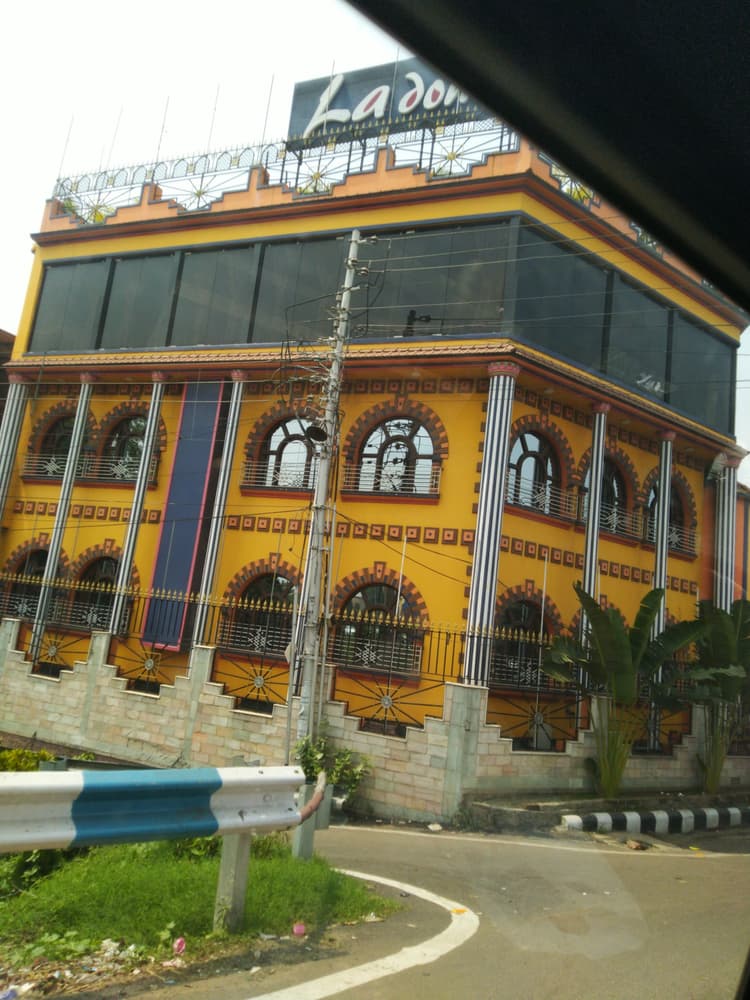 Ladonna Palace || Banquet Hall Near Me || Howrah image 14