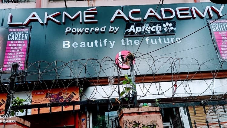 Lakme Academy Camac Street image 11