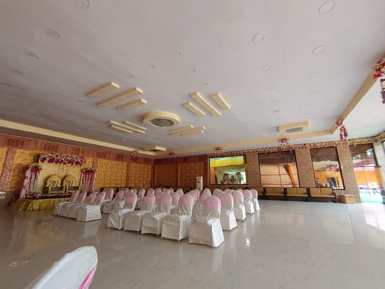Laxmi Vilas Garden image 1