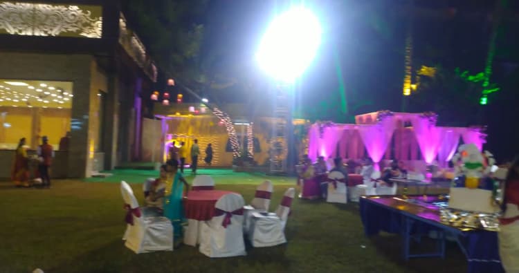 Laxmi Vilas Garden image 3