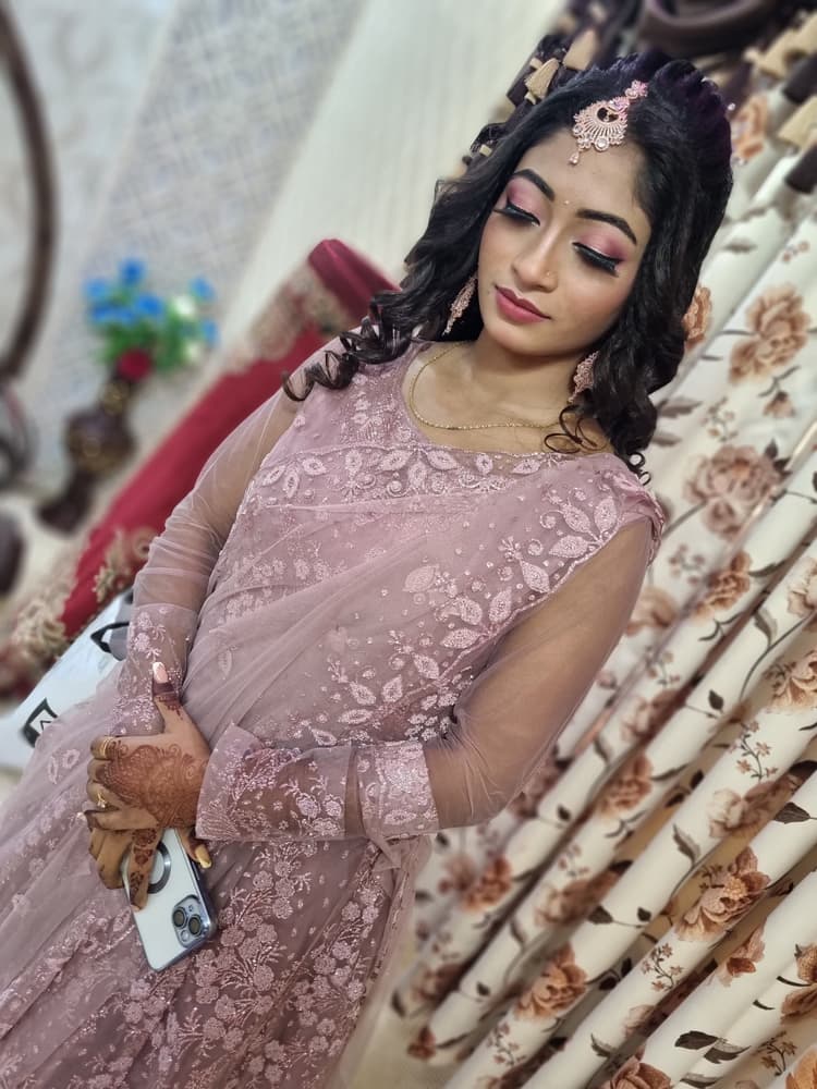Makeup Artist Sahana Khan image 4