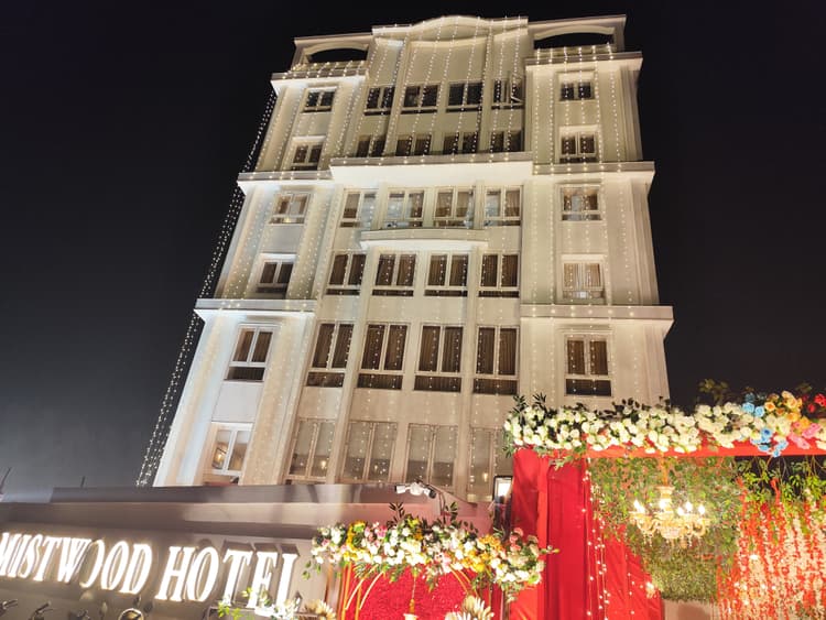 Mistwood Hotel image 21
