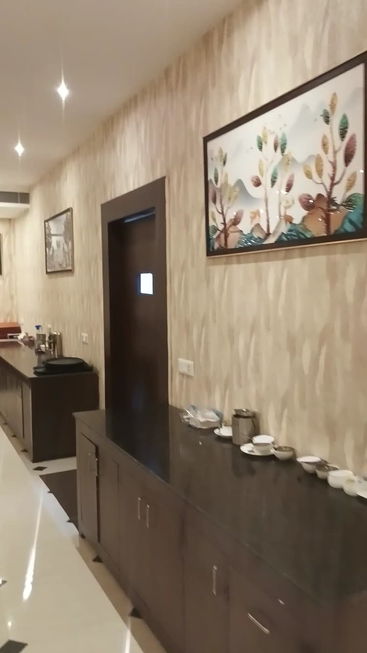 Mistwood Hotel image 22