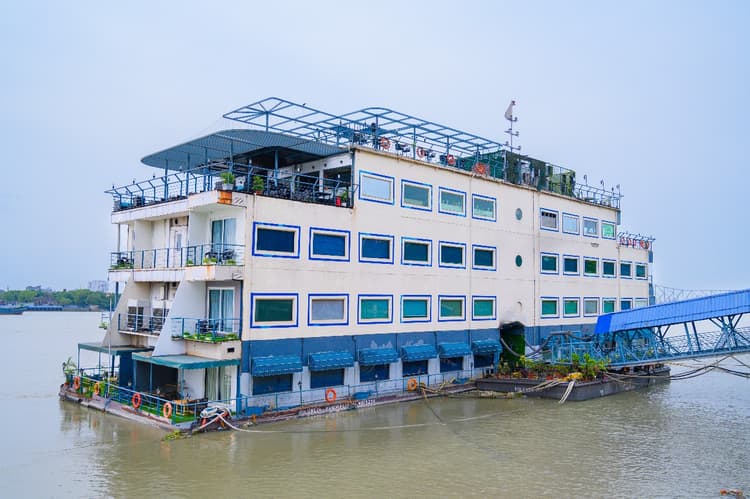 Polo Floatel - Kolkata image 1