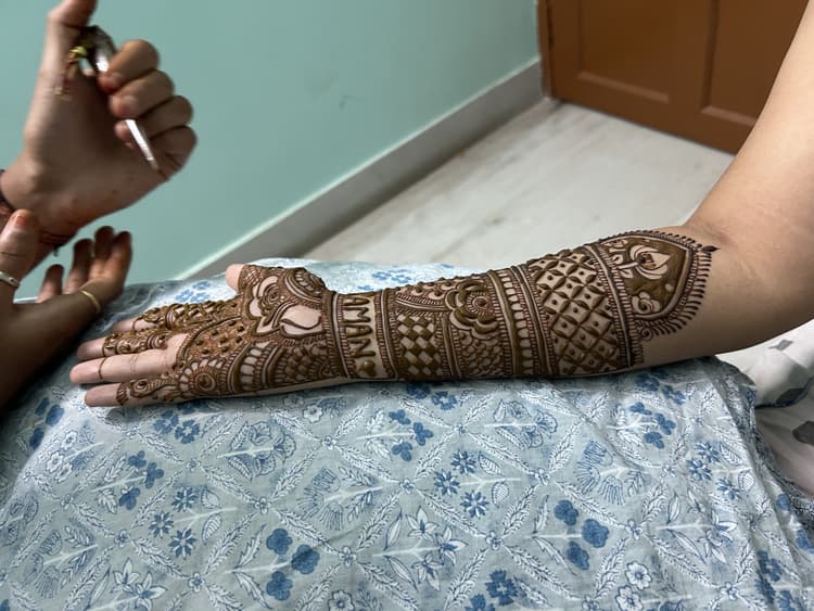 Rani Shaw Mehandi Artist || Bridal Mehandi Artist in Kolkata image 12