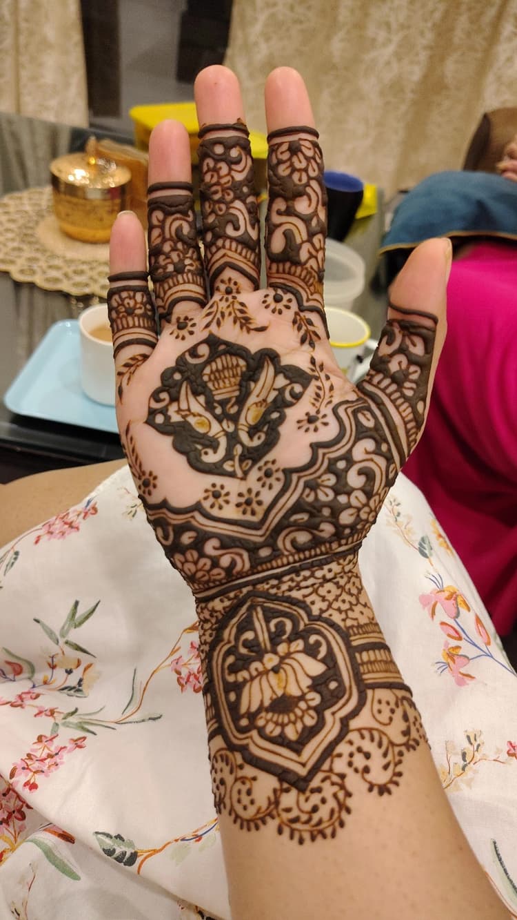 Rani Shaw Mehandi Artist || Bridal Mehandi Artist in Kolkata image 14