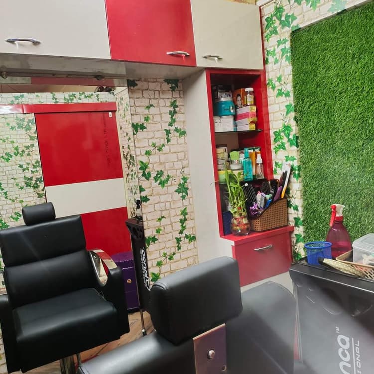 Ratna's Makeover Studio and Family Salon image 9