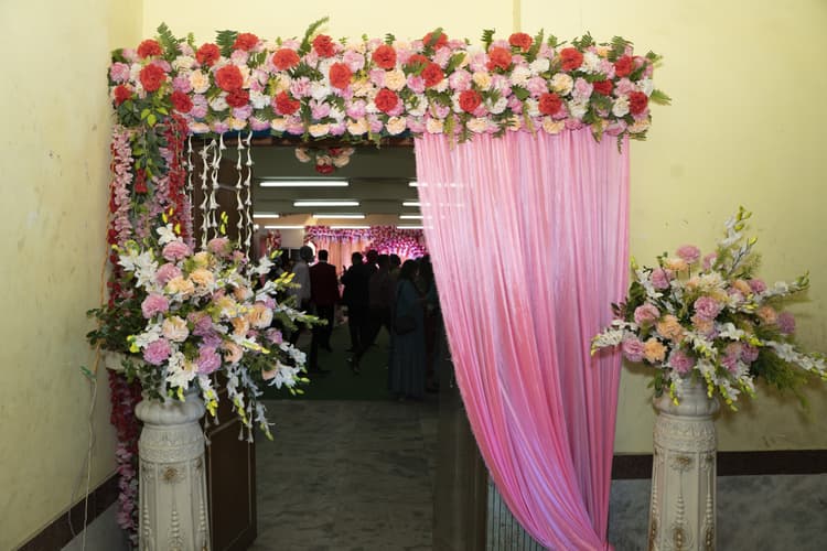 Roses & Beyond image 9