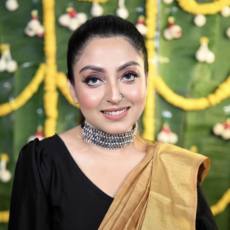 Rupa's Makeup Mirror image 9