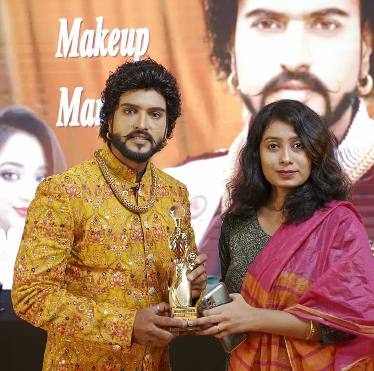 Rupa's Makeup Mirror image 10